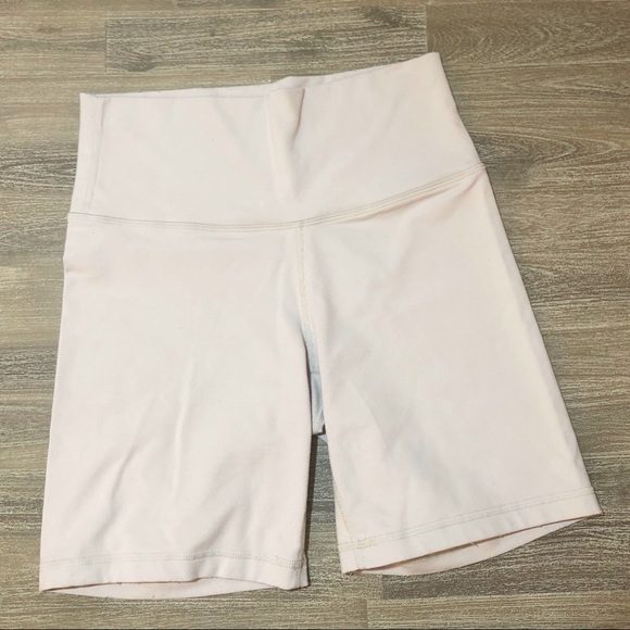 Aritzia Pants - Aritzia TNA biker short 7’